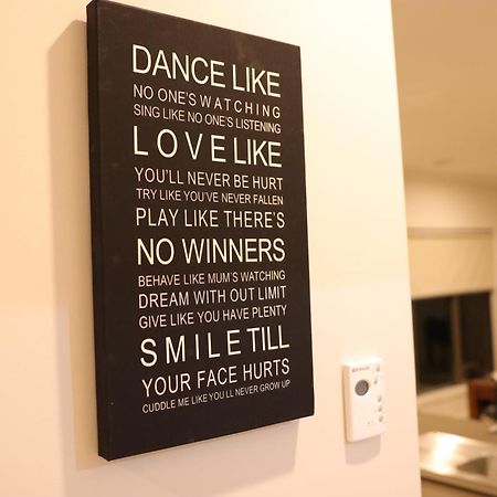 Melbourne Holiday House For 15 Peoples In Sanctuary Lake Point Cook Luaran gambar