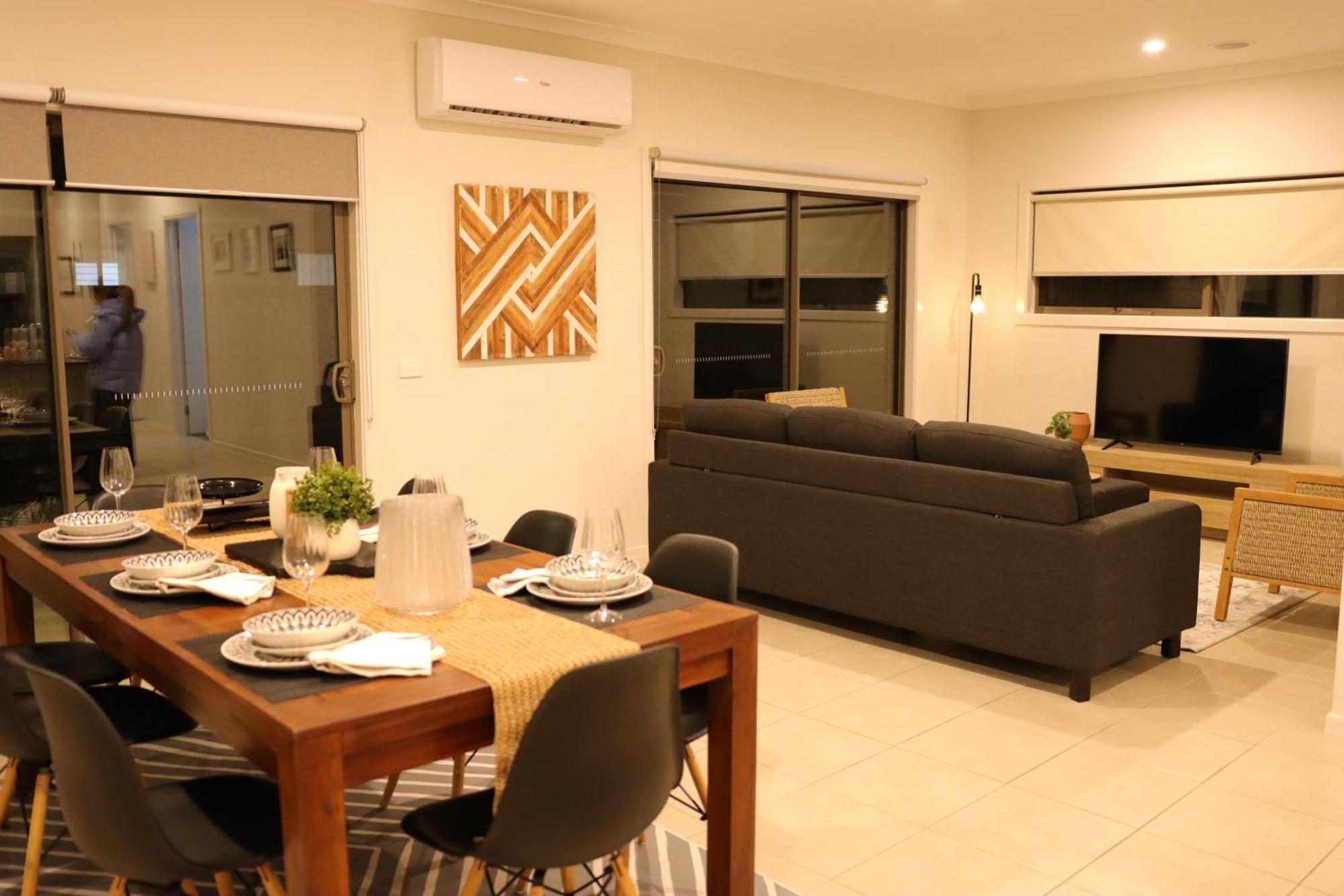 Melbourne Holiday House For 15 Peoples In Sanctuary Lake Point Cook Luaran gambar