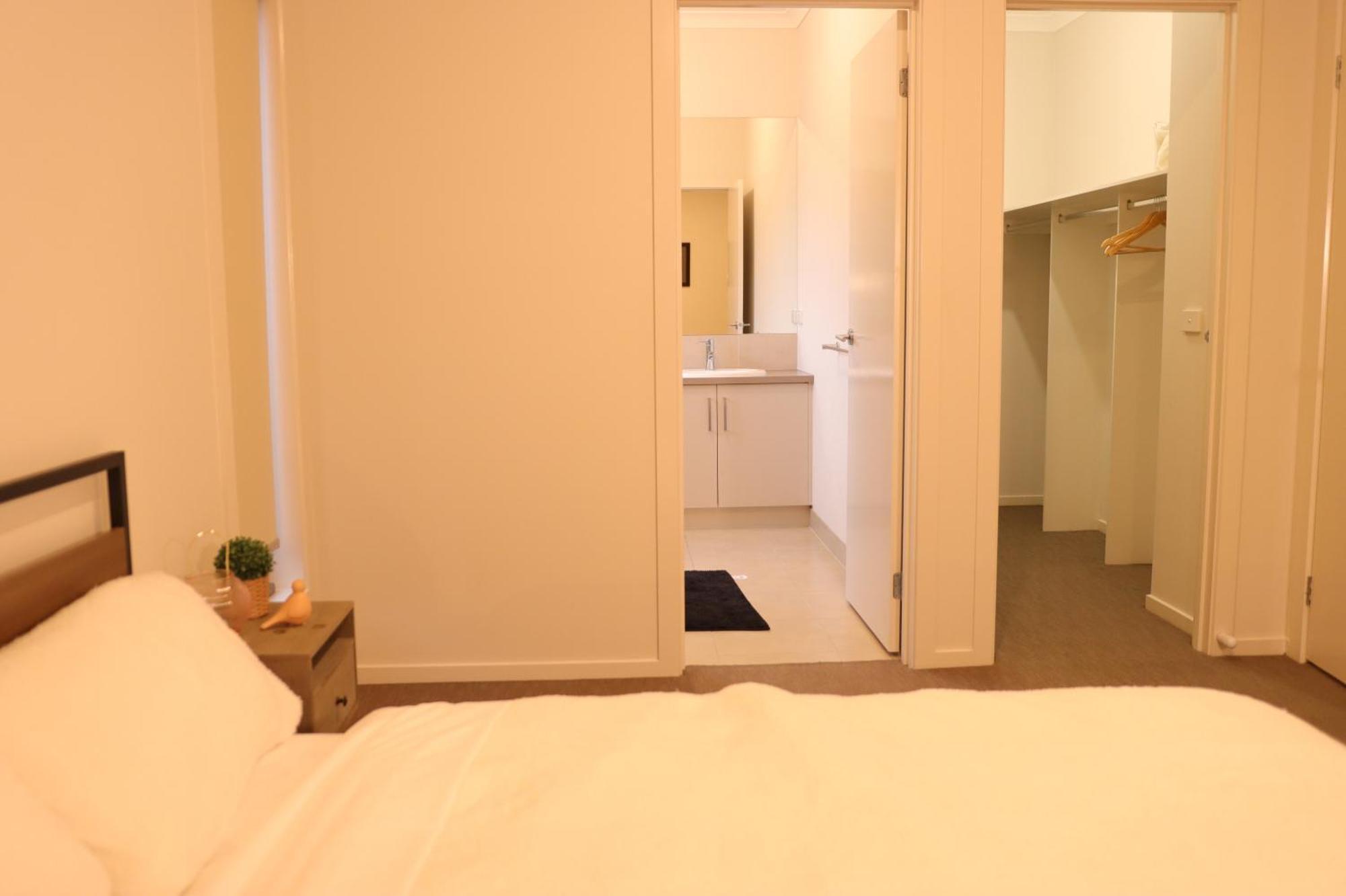 Melbourne Holiday House For 15 Peoples In Sanctuary Lake Point Cook Luaran gambar