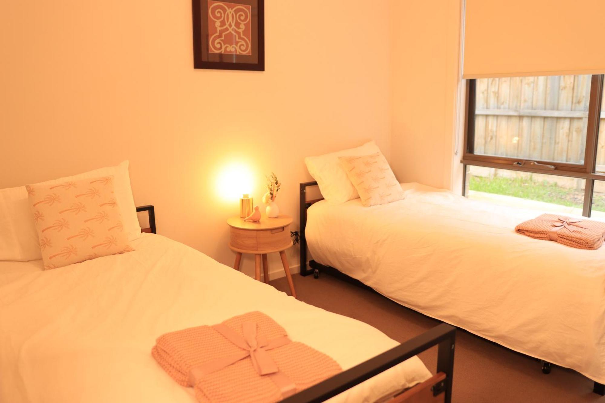 Melbourne Holiday House For 15 Peoples In Sanctuary Lake Point Cook Luaran gambar