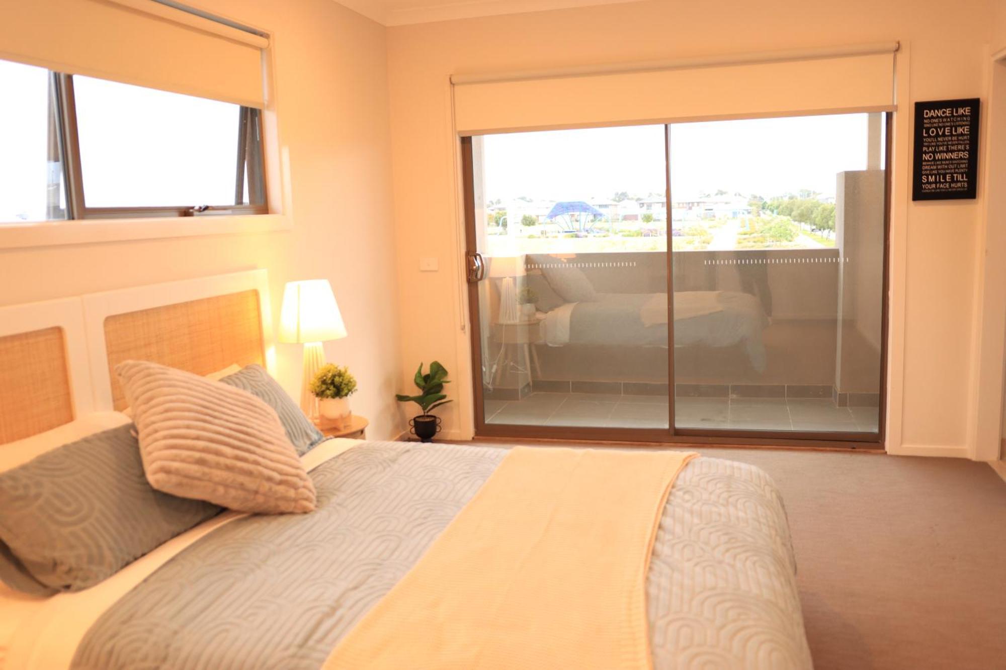 Melbourne Holiday House For 15 Peoples In Sanctuary Lake Point Cook Luaran gambar
