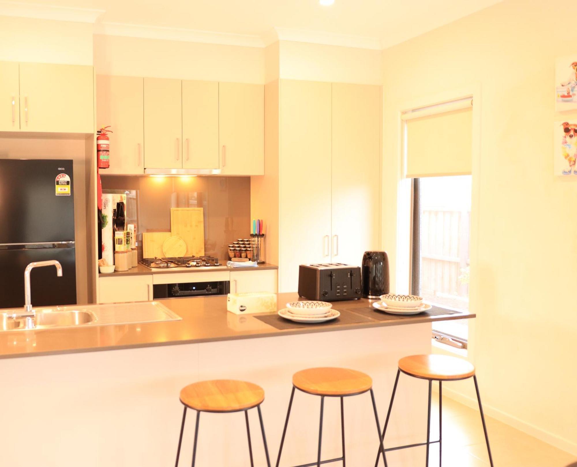 Melbourne Holiday House For 15 Peoples In Sanctuary Lake Point Cook Luaran gambar